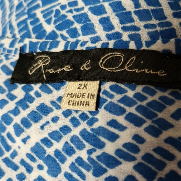 (5X$20) Blue Patterned Women's Blouse / Size 2X - Picture 4 of 8